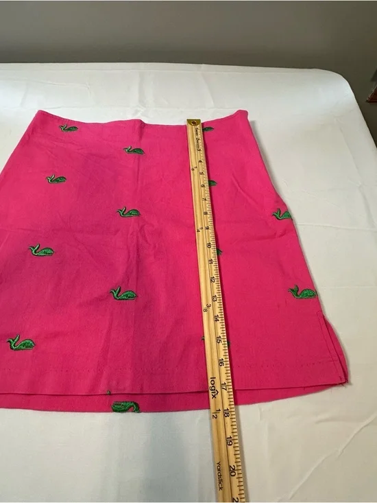Vibrant Hot Pink Mini Skirt with Green Embroidered Motifs - Picture 3 of 7